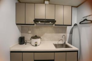 Megatower7 Condo in Holy Ghost Few steps from SLU