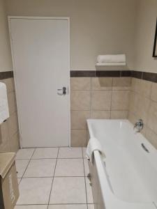 1 Bedroom Luxury Apartment, Beacon Bay North, East London