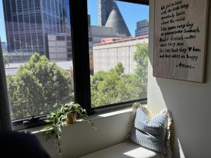 Elegant CBD Haven with City Views