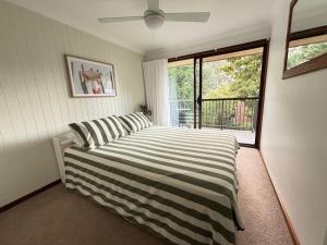 Catalina Cove-From Door to Shore in 2 Minutes