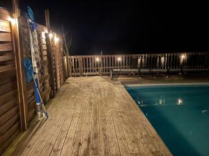 Alfie Acres - Secluded Cabinin 5 Acres of Privacy, with Exclusive use of Swimming Pool and Hot Tub for up to 10 Guests