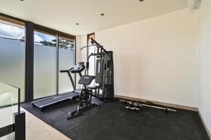 Caina Luxury 6 BR Private Pool Villa ZN312