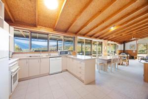 Alpine Vista with Stunning Mt Buller Views