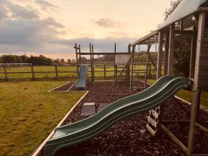 Alfie Acres - Secluded Cabinin 5 Acres of Privacy, with Exclusive use of Swimming Pool and Hot Tub for up to 10 Guests