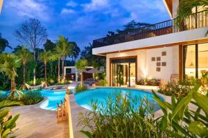 Caina Luxury 6 BR Private Pool Villa ZN312