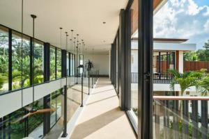 Caina Luxury 6 BR Private Pool Villa ZN312