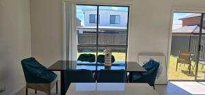 Luxurious new 5 bedroom house and Double garage