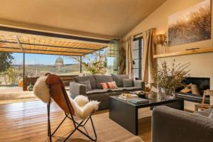 Discreet Luxury Home With Splendid Views