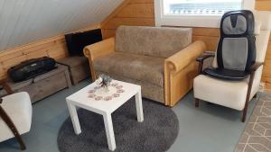 Log cottage by the lake