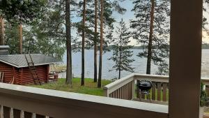 Log cottage by the lake