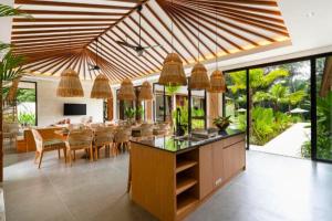 Kellandra Tropical 6 BR Private Pool Villa ZN313