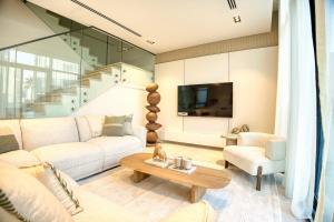 Luxury 3BR Villa with Maid Room & Private Beach Access - Ubytování bez kategorie ve městě Rás al-Chajma