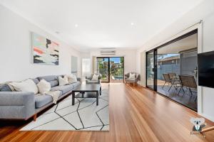 KozyGuru | Chittaway Point | Lakeside Luxe Retreat