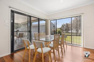 KozyGuru | Chittaway Point | Lakeside Luxe Retreat