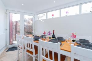 Open Mind Property - 4BR, 17 Guests & Free Parking