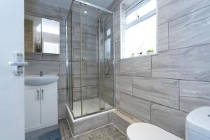 Open Mind Property - 4BR, 17 Guests & Free Parking