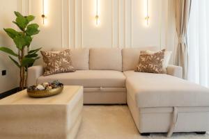 Premium 1BR Stay with Balcony & City View, Nad Al Sheba