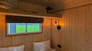 CRASHNSTAY - Mamaloe