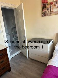 Central 3 bedrooms apartment for upto 6