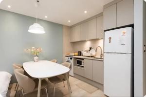 Hongdae St10, wide,bright & stylish house