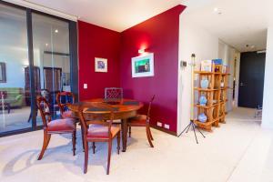 Stylish Heritage Hideaway on Flinders ACDC Lane