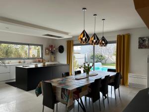 Villa de standing Piscine privée à 15 min des plages 8VB11