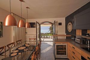 Villa Victoria Lake front