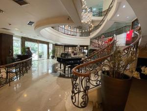 Toeti Roosseno Plaza