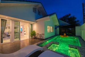 Villa 129 Wongamat, 4BR, 300m from BEACH