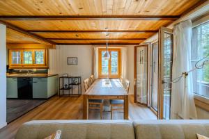 Mountain Apartment with Hot Tub -Design Meets Nature