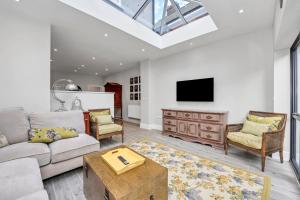 GROUND floor apartment no steps 119 Northgate St luxury 2 bedroom apartment close to the town centre with paid parking close by