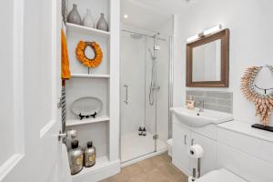 GROUND floor apartment no steps 119 Northgate St luxury 2 bedroom apartment close to the town centre with paid parking close by