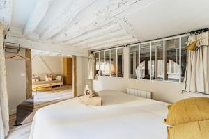 2BR apartment next to Notre Dame de Paris