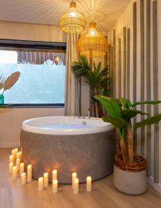 Love Room Strasbourg, Sauna, Spa, Suite Bali, Évasion Romantique et Sensuelle