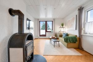 Bright Apartment with Terrace, Self Check-in & Free Parking