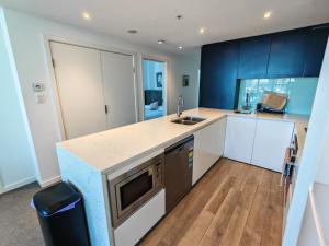 3BR Heart of Wentworth Point with Views