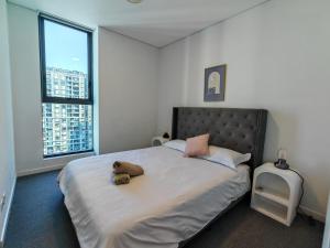 3BR Heart of Wentworth Point with Views