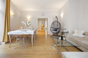 Charming Oxford street Home away