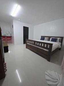 wombats beach resort, bar and restaurant - 5hvězdičkové hotely ve městě Olongapo