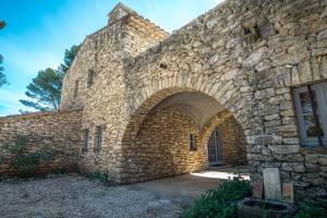 Stunning panoramic views and heated pool in Roussillon