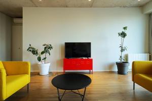 Spacious 3 BedroomR and 2 balcony Apartment in the city center