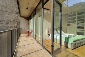 Spacious 3 BedroomR and 2 balcony Apartment in the city center