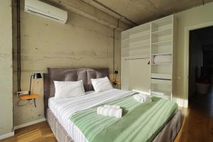 Spacious 3 BedroomR and 2 balcony Apartment in the city center