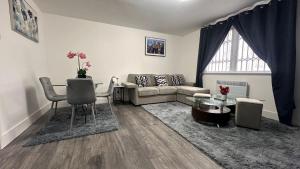 Apartment - Sleeps 4 - City Base - District Line