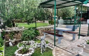 Stunning Apartment In Duce With House Sea View