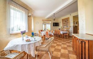 1 Bedroom Lovely Apartment In Golubie