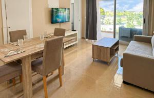 Stunning Apartment In Torre La Sal - Cabanes