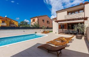 Stunning Home In Segotici