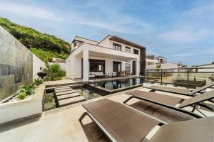 VILLA D'ELSA - 3 suites - 6 personnes - Villa avec piscine à débordement et vue mer à SAINT PIERRE Grand-Bois - 4hvězdičkové hotely ve městě Saint-Pierre