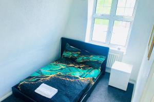 3Bed Apartment Sleeps 6 - Free Parking Wifi